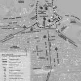 La Traiana entrava a Bari attraverso l�attuale via Crispi (sotto la cui strada ad angolo con corso Vittorio Emanuele si troverebbe una necropoli romana) e attraversando l'antica porta di accesso situata nell'odierna piazza Massari. Passava poi per l�attuale Palazzo della Prefettura...